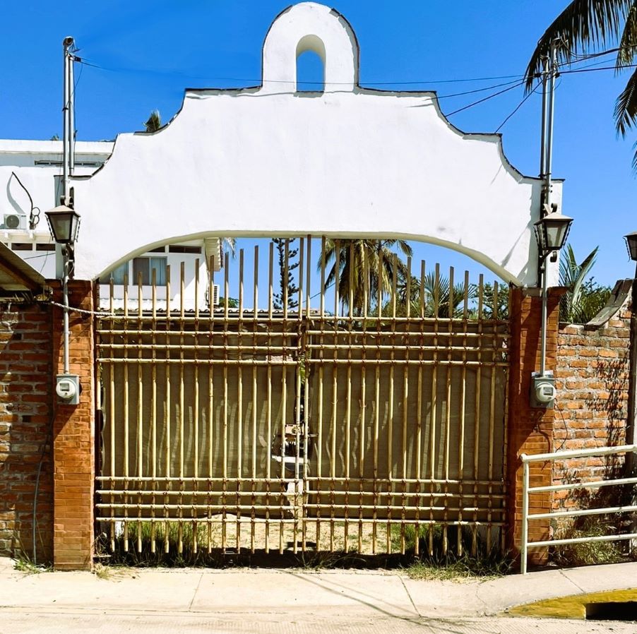 main entrance to casa antigua small